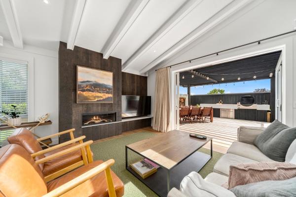 Lavish at the Lake, Buchen Sie Ferienhaus Hotels in Nordinsel mit Parkplatz, Parkplätze
