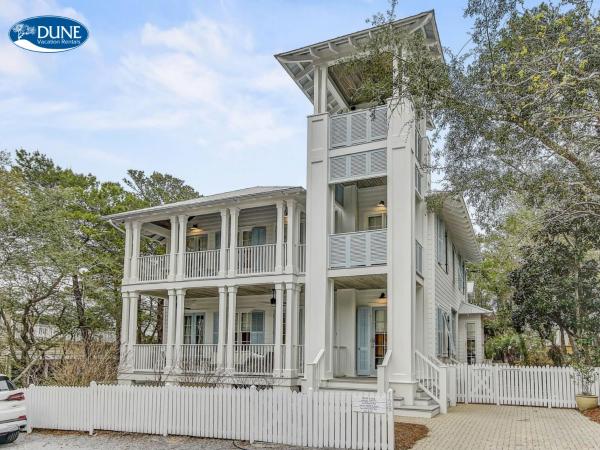 Beautifully remodeled "Taste & Sea" 3BR 3,5BA Steps from Beach Pools Optional Carriage cottage, Buchen Sie Ferienhaus Villen in Florida, Villa