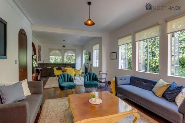 Refurbished Mansion with Garden & Patio in Las Lomas - Monte Blanco, Prenota Villa Ville a Messico Distretto Federale, Villa