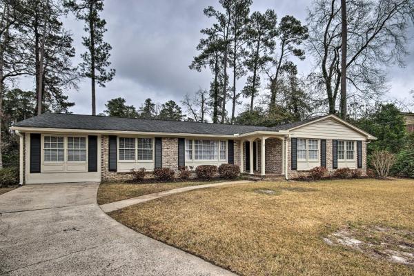 7 Mi to Augusta Riverwalk: Home w/ Yard!, Buchen Sie Ferienhaus Villen in Augusta, Villa
