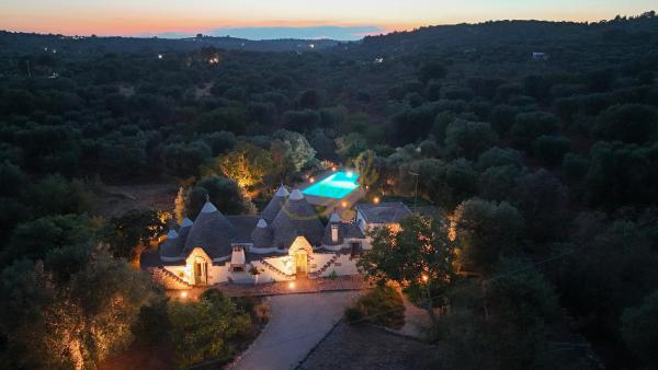 TD Trulli Fico dIndia with Pool Immersed in Nature, Buchen Sie Ferienhaus Hotels in Itria-Tal mit Parkplatz, Parkplätze