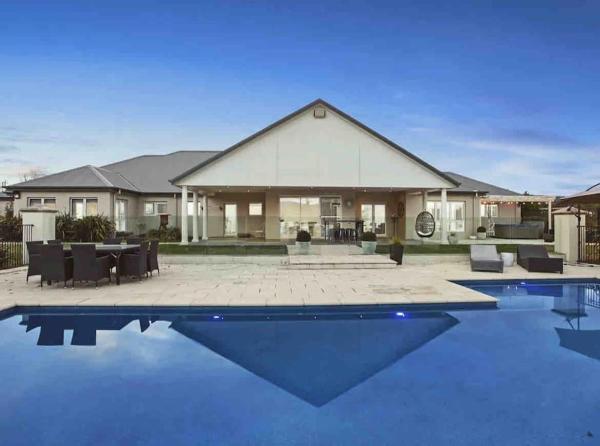 The York Residence in Hartley NSW - Newly Listed, Buchen Sie Ferienhaus Hotels in Hartley mit Pool, Schwimmbad