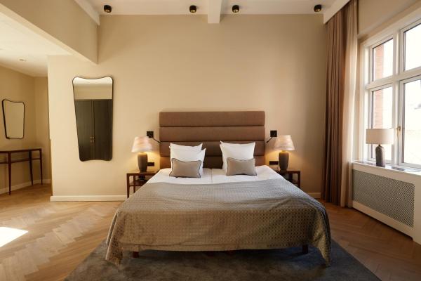Ascot Hotel