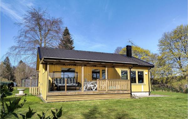 2 Bedroom Stunning Home In Hällingsjö, Prenota Casa vacanze Hotel a Gotaland con parcheggio, Parcheggio