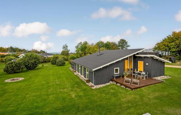 Amazing Home In Allingåbro With Wifi, Book Vacation Home Allingåbro Midtjylland
