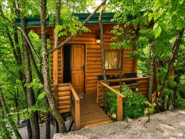 Still cabin, Prenota Chalet Hotel economici a Cetinje County