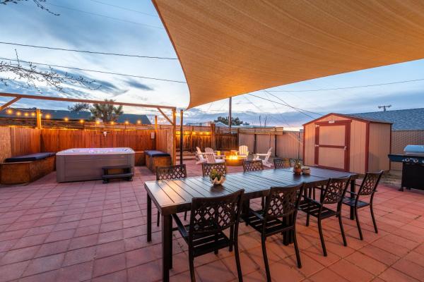 Tortoise Oasis - Hot tub, Shuffleboard, & More, Buchen Sie Ferienhaus SPA-Hotels in Joshua-Tree-Nationalpark, SPA