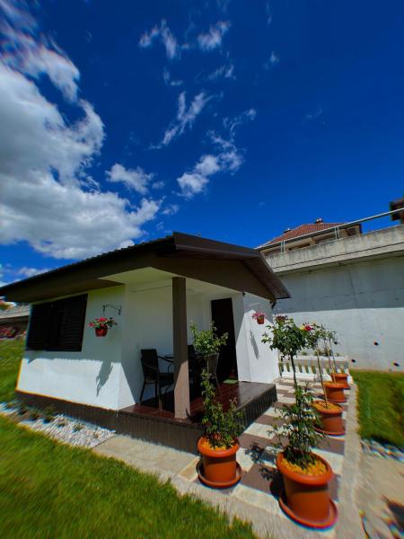 Rooms P&L, Buchen Sie Ferienhaus Villen in Provinz Plav, Villa