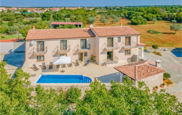 6 Bedroom Cozy Home In Galizana, Reserva ahora Casa o chalet Hoteles en Pula con aparcamiento, Aparcamiento