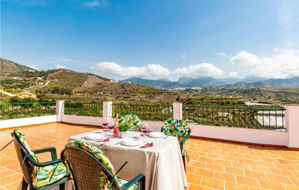 Stunning Home In Nerja With Wifi, Buchen Sie Ferienhaus Hotels mit Pool in Axarquía, Schwimmbad