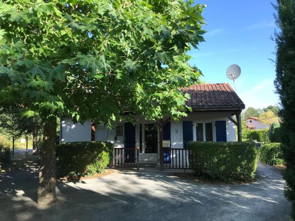 Peaceful holiday home with pool at Les Forges, Prenota Casa vacanze Cottage a Aquitania, Cottage