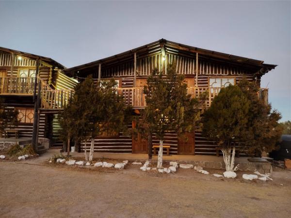 Room in Cabin - Parador Arewa La Energia Que Impulsa El Alma, Buchen Sie Pension Hotels in Chihuahua mit Parkplatz, Parkplätze