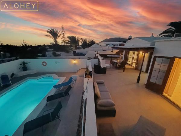VILLA MAGICA 7 MINUTES WALK TO CENTER WITH POOL AND A/C, Prenota Villa Hotel a Isole Canarie con piscina, Piscina