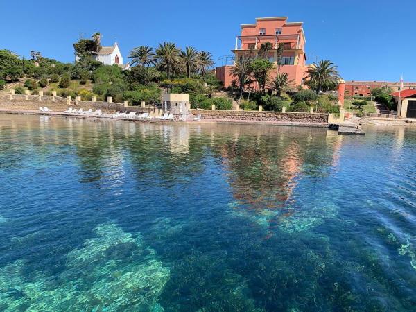 A vacation on a private island, Buchen Sie Ferienhaus Hotels in Carloforte mit Pool, Schwimmbad