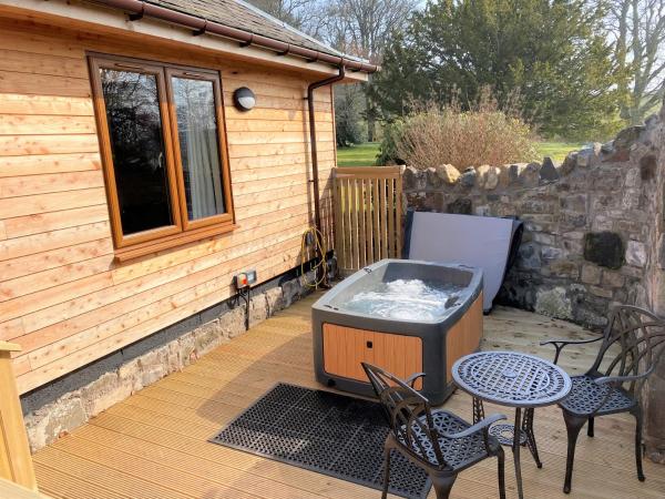 Pheasant Lodge with Hot Tub, Buchen Sie Ferienhaus Hotels in Schottland mit Parkplatz, Parkplätze