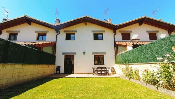 Magnífica casa con jardin, BBQ e hidromasaje, Prenota Villa Leitza Navarra