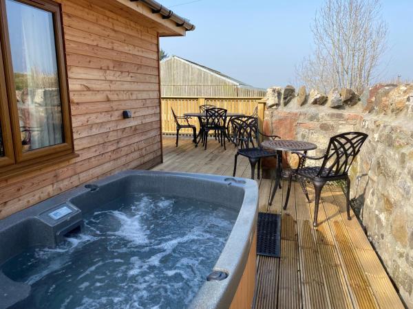 Partridge Lodge with Hot Tub, Buchen Sie Ferienhaus Hotels in Schottland mit Parkplatz, Parkplätze