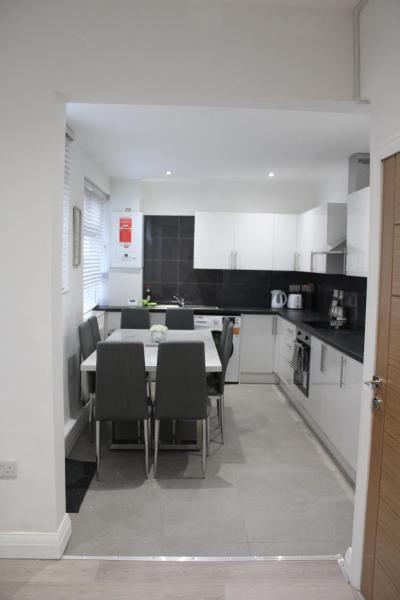 Beautiful, Spacious, Old Trafford home, Buchen Sie Ferienhaus Trafford England