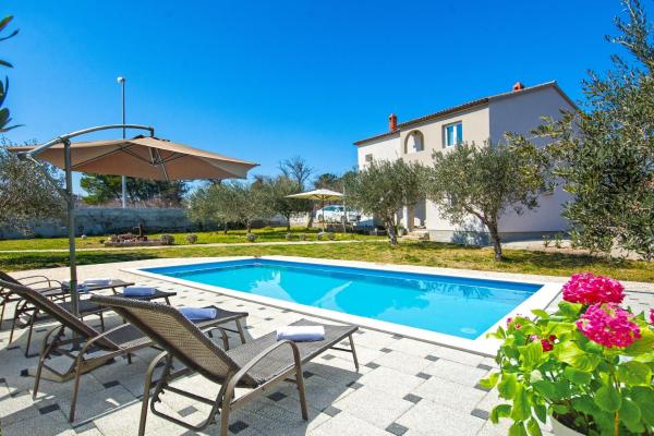 Family friendly house with a swimming pool Nin, Zadar - 19431, Reserva ahora Casa o chalet Hoteles en Nin con piscina, Piscina