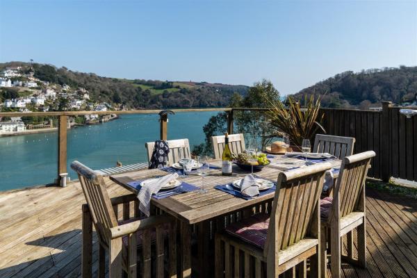 Uphigh - Elevated Family Home with Stunning River Views, Prenota Casa vacanze Dartmouth Devon