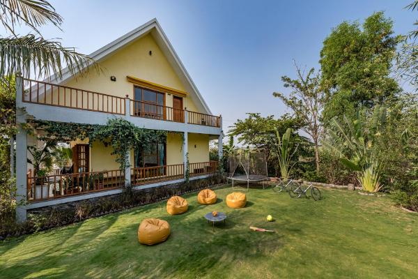 SaffronStays Happy Fields, Pune - luxury farmstay with farm to table food, Réserver Villa Hôtels à Maharashtra avec piscine, Piscine