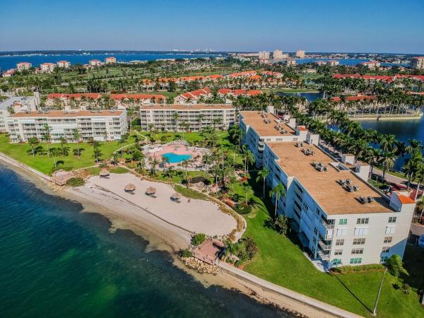 Bahia Vista Palm Trees & Coastal Breezes - Endless Fun on Isla, Buchen Sie Ferienhaus Villen in Florida, Villa