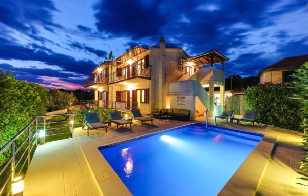 House Rafaeli, Book Vacation Home Vrsine Split Region