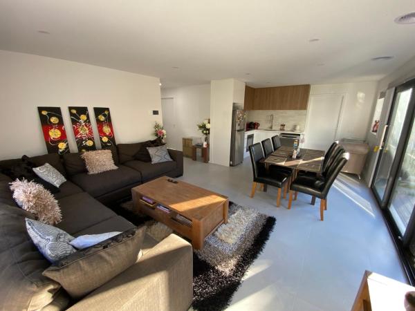 Beautiful New Holiday Place 5 Mins To Beach With Kitchen And Office Nook, Réserver Maison de vacances Safety Beach Victoria