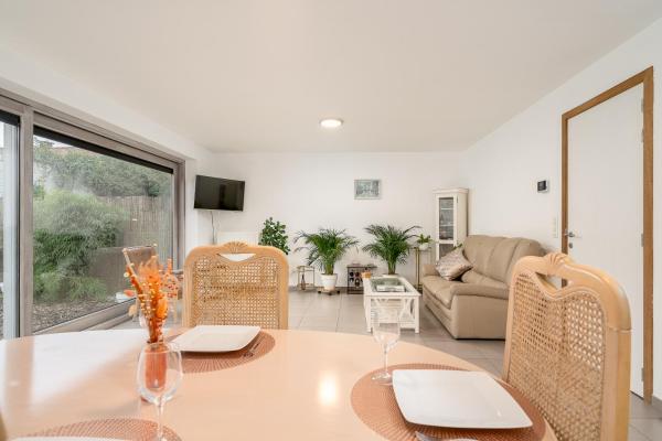 House with private parking & sauna near city centre and transport, Prenota Casa vacanze Hotel SPA a Fiandre Occidentali, SPA