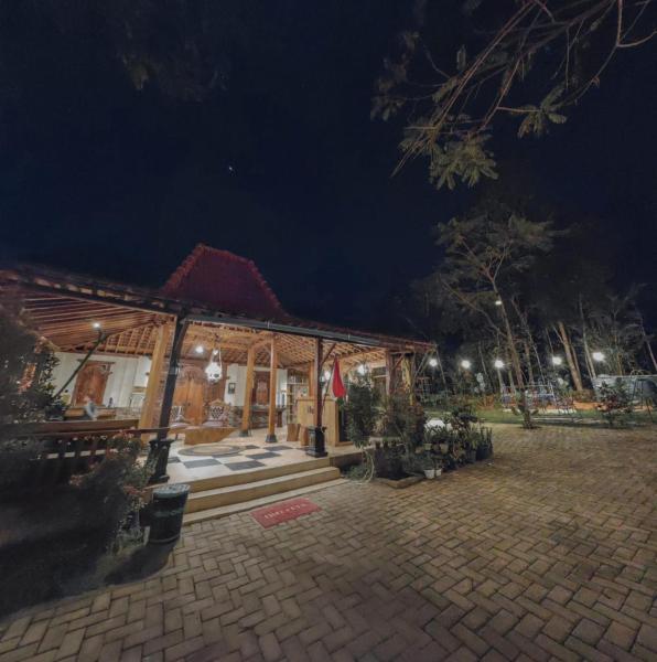 VILLA OPA DOEL YOGYAKARTA, Buchen Sie Villa Hotels in Provinz Yogyakarta mit Parkplatz, Parkplätze