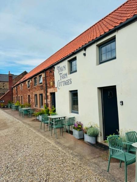 Town Farm Cottages Beadnell by Coast & Country Stays, Buchen Sie Ferienhaus Beadnell 
