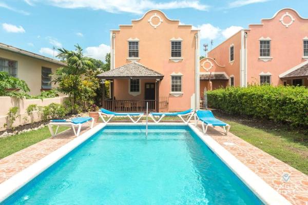 2-Story Townhome with Private Pool, Ideal for Group, Reserva ahora Casa o chalet Christ Church Barbados
