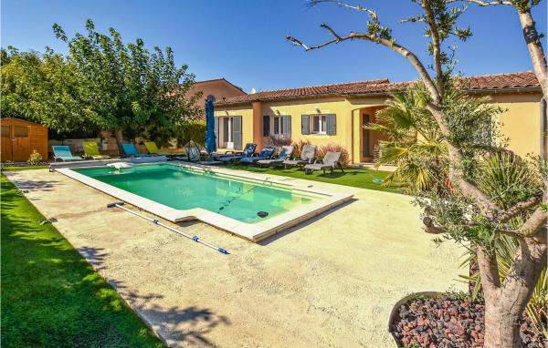 Amazing Home In Avignon, Prenota Casa vacanze Hotel a Alvernia con parcheggio, Parcheggio