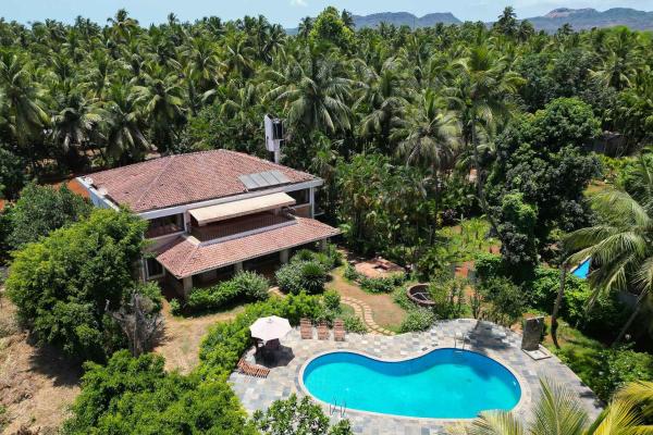 StayVista at Tranquil Bay- Exclusive getaway in Alibaug, Réserver Villa Hôtels à Maharashtra avec piscine, Piscine