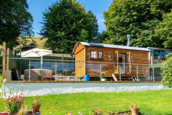 Honey Bee Shepherds Hut - with Woodfired Hot Tub, Buchen Sie Ferienhaus Hawkshead 
