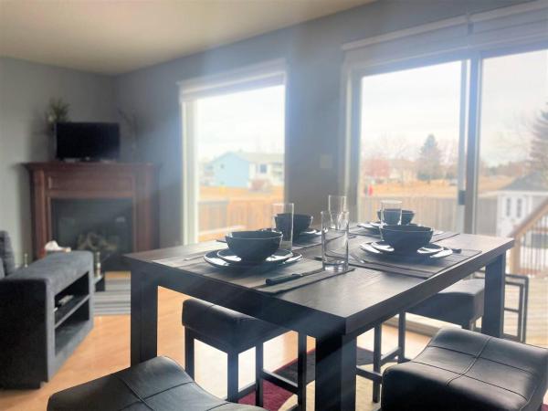 Spacious Duplex, Prenota Casa vacanze Camrose Central Alberta