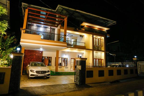 Belljem Homes -your own private resort -6 BHK S, Prenota Villa Hotel a Kerala con piscina, Piscina