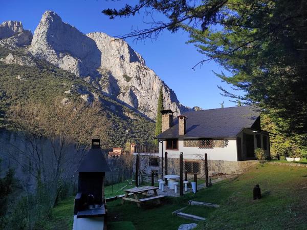 El Chalet de la Poza - Río, barbacoa, Wifi, zona de trabajo, vistas, Buchen Sie Chalet Lebena Kantabrien