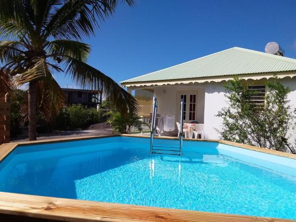 Maison chaleureuse à Le Moule avec piscine partagée, Prenota Casa vacanze Hotel con piscina a Grande-Terre, Piscina