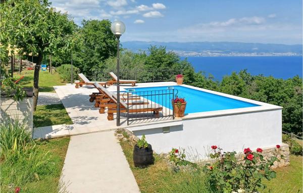 3 Bedroom Cozy Home In Moscenicka Draga, Buchen Sie Ferienhaus Hotels mit Pool in Kvarner-Bucht, Schwimmbad