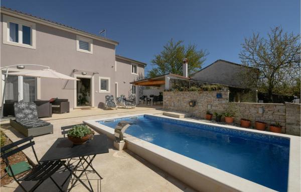 Stunning Home In Fradelani With Wifi, Reserva ahora Casa o chalet Hoteles en Istria central con piscina, Piscina