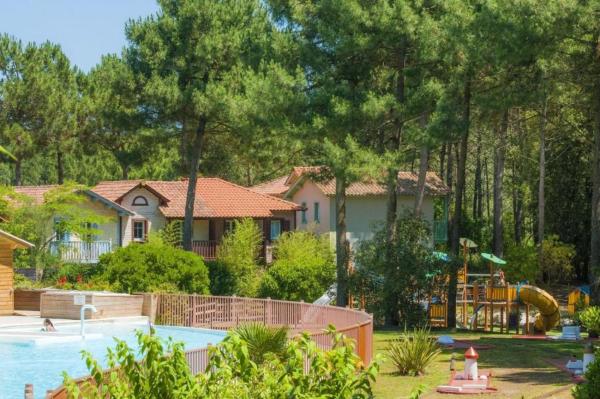 Maisonnette mitoyenne 2 étoiles paisible piscine océan lac vélo marche idéal pour tous, Reserva ahora Casa o chalet Hoteles en Aquitania con aparcamiento, Aparcamiento