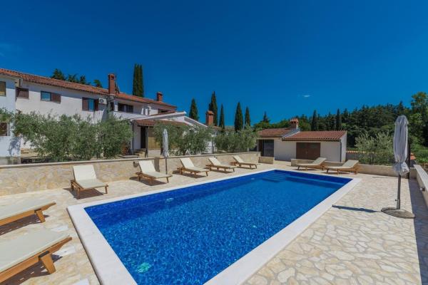 Casa Oliva in Klostar, Buchen Sie Ferienhaus Hotels mit Pool in Kloštar, Schwimmbad
