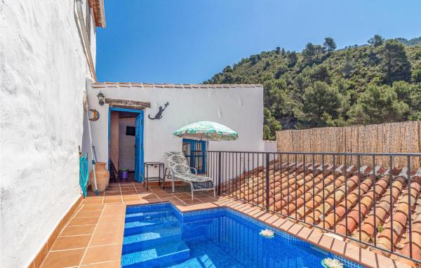 Amazing Home In Cómpeta With Kitchen, Buchen Sie Ferienhaus Hotels mit Pool in Axarquía, Schwimmbad