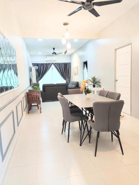 Private pool Cassa Dinies, Wifi , Bbq,10 pax, Prenota Casa vacanze Hotel con piscina a Kelantan, Piscina
