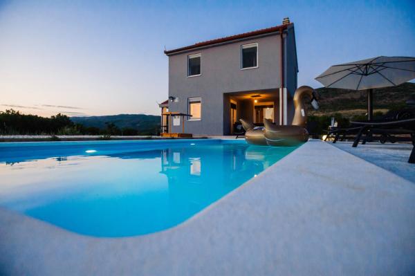 Family dream house, Buchen Sie Villa Hotels in Gespanschaft Split-Dalmatien mit Pool, Schwimmbad