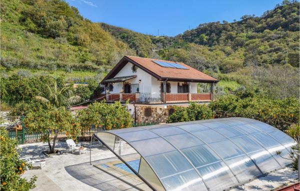 Nice Home In Gaggi With Wifi And 5 Bedrooms, Buchen Sie Hotel Hotels mit Pool in Sizilien, Schwimmbad