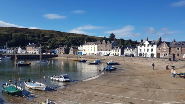 Stonehaven ground floor home with a spectacular harbour view, Buchen Sie Ferienhaus Hotels in Grampian mit Parkplatz, Parkplätze