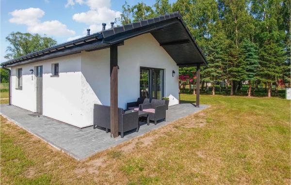 Lovely Home In Mielno With Sauna, Reserva ahora Casa o chalet Hoteles en Pomerania Occidental con piscina, Piscina