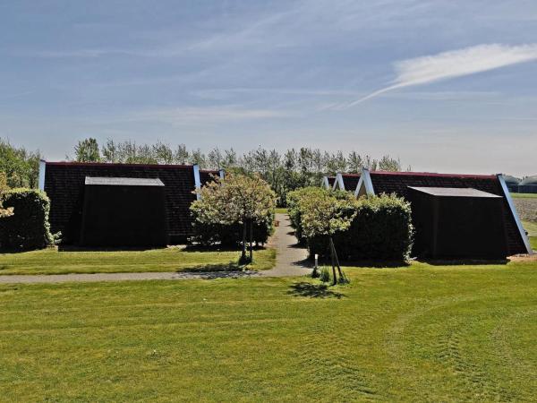 Hotelhuisje Warmenhuizen #E, Book Vacation Home  